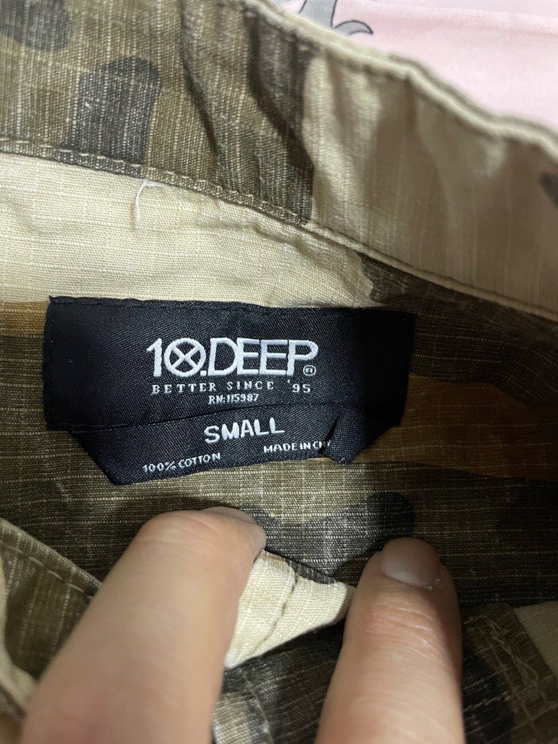 10deep （分類：T-shirt、恤衫、有領衫）位於 Hong Kong。 由 chlmc0626 提交（商品編號 1296979840，圖片 3）。簡介： 10deep 美國街牌唐裝恤衫 Size-S 膊闊48cm 長69cm 星期一至五荃灣葵芳地鐵站，星期六日屯門西鐵站，順豐到付優先。