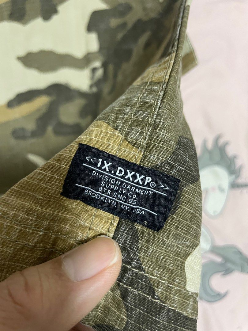 10deep （分類：T-shirt、恤衫、有領衫）位於 Hong Kong。 由 chlmc0626 提交（商品編號 1296979840，圖片 5）。簡介： 10deep 美國街牌唐裝恤衫 Size-S 膊闊48cm 長69cm 星期一至五荃灣葵芳地鐵站，星期六日屯門西鐵站，順豐到付優先。