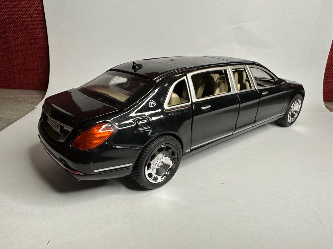 Miniature Vitesse 1:43 Mercedes S600 Pullman – Gris Métallisé Clair, 1999