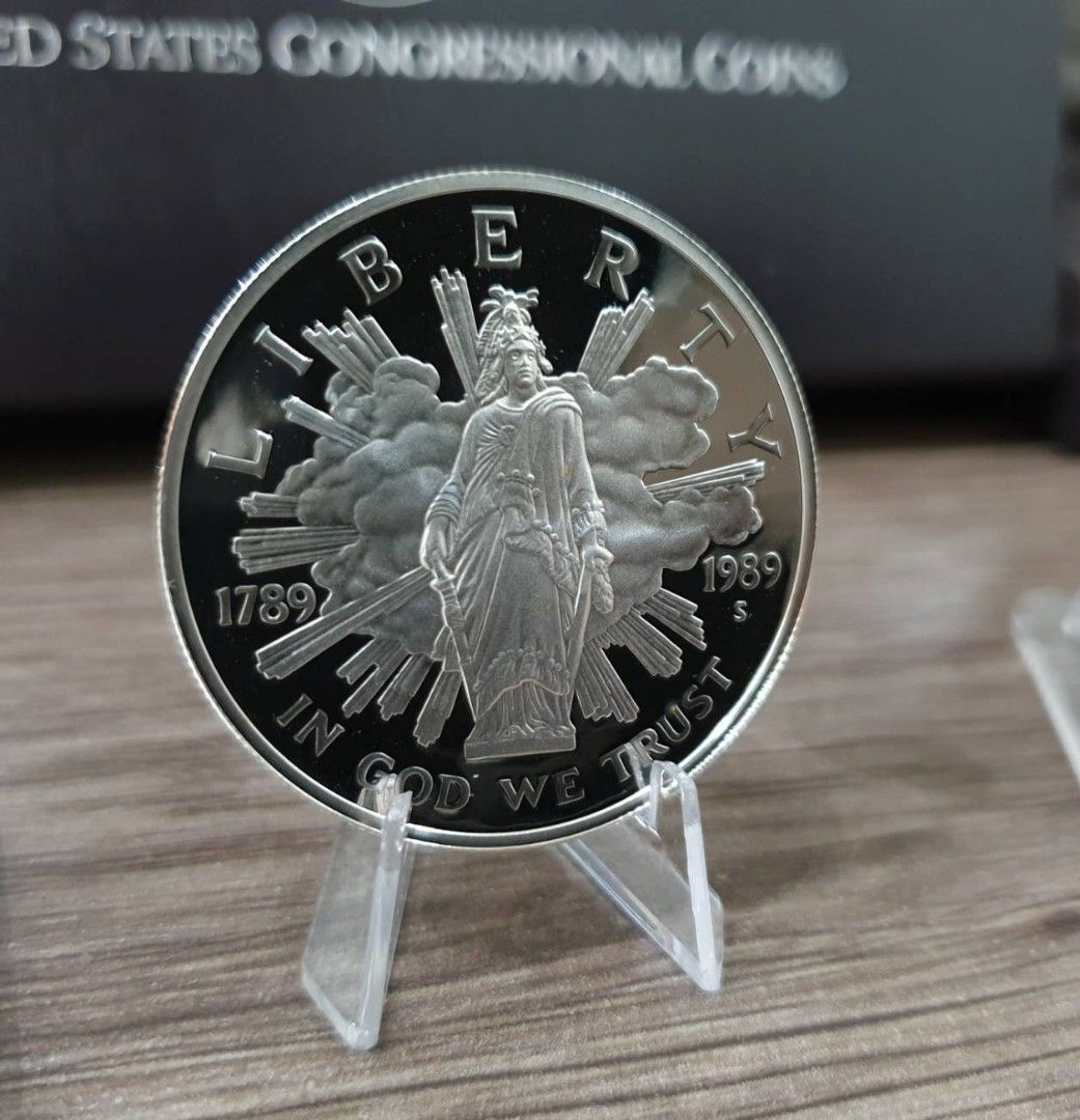 特殊少見1989年美國民主勝利精鑄幣精緻幣紀念套幣銀幣, 書籍、休閒與玩具, 收藏、紀念品, 錢幣、紙鈔在旋轉拍賣