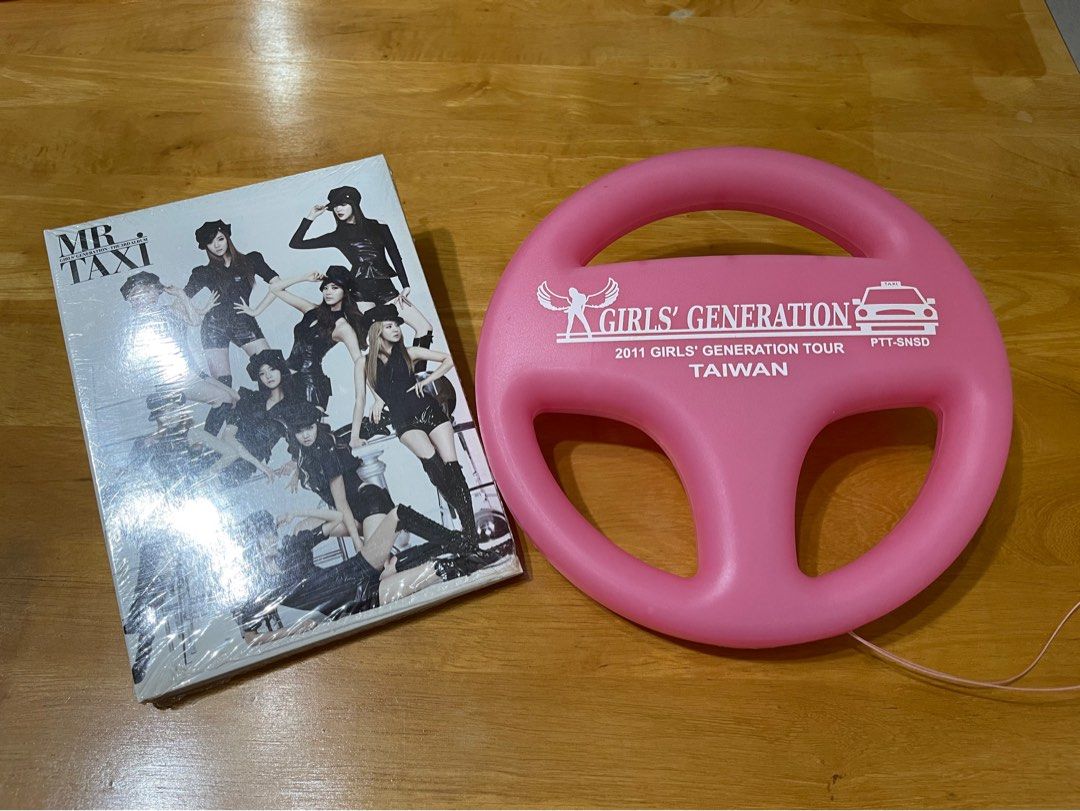 少女時代Girls Generation SNSD MR.TAXI + 《絕版》方向盤手燈, 書籍、休閒與玩具, 收藏、紀念品, 明星週邊在旋轉拍賣