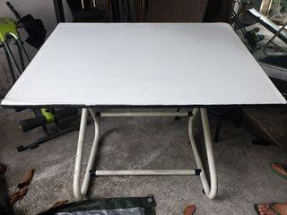 Adjustable Drawing/Drafting Table