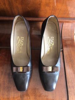 Auth. Vintage Ferragamo heels