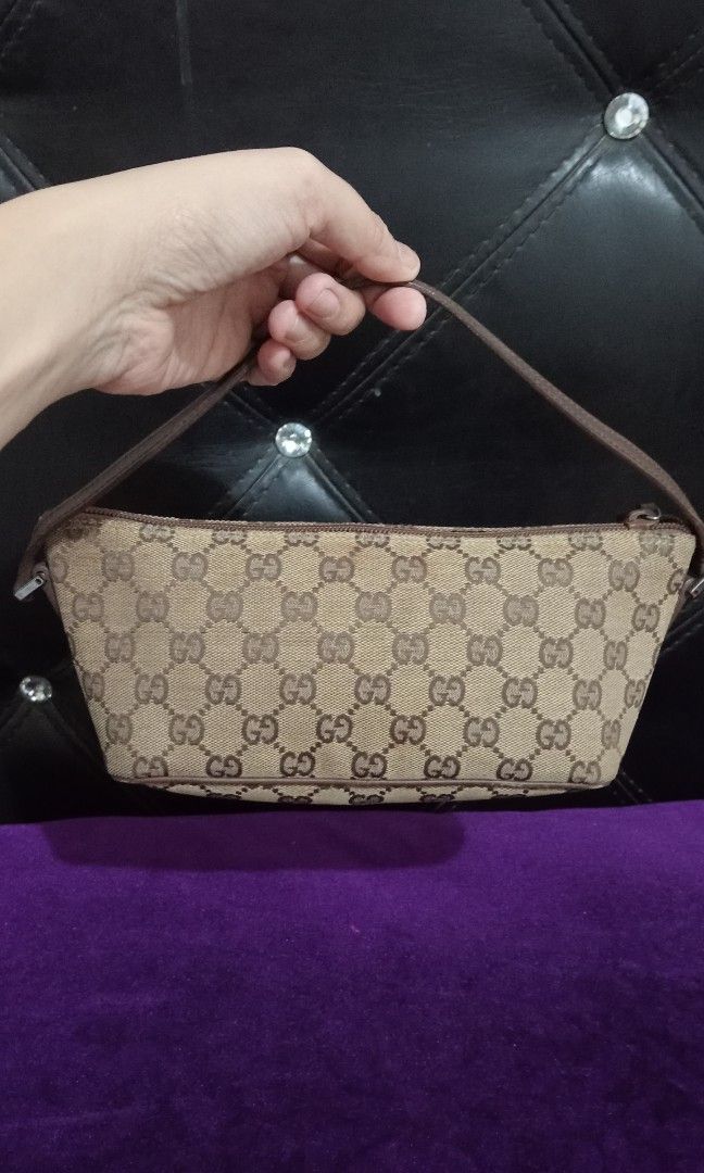 💯Authentic Gucci boat pochette bag (Category: Luxury Bags & Wallets) located in Batangas. Submitted by girlmeetspurple (Listing ID 1297007765, Image 2). Description: 💯 guaranteed authentic In very good used condition Rare Vintage Piece for a gucci collector 💎a must buy👍🏻.