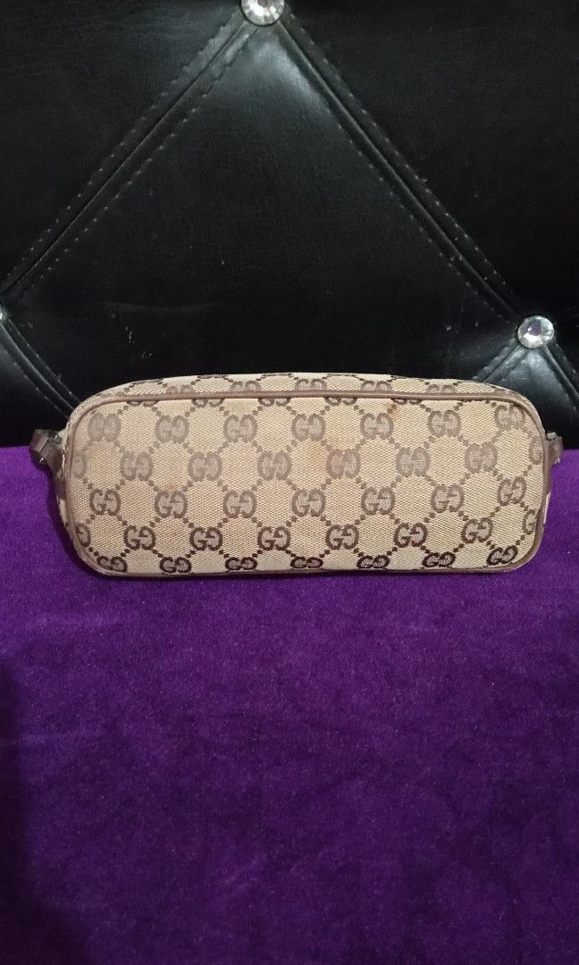 💯Authentic Gucci boat pochette bag (Category: Luxury Bags & Wallets) located in Batangas. Submitted by girlmeetspurple (Listing ID 1297007765, Image 3). Description: 💯 guaranteed authentic In very good used condition Rare Vintage Piece for a gucci collector 💎a must buy👍🏻.