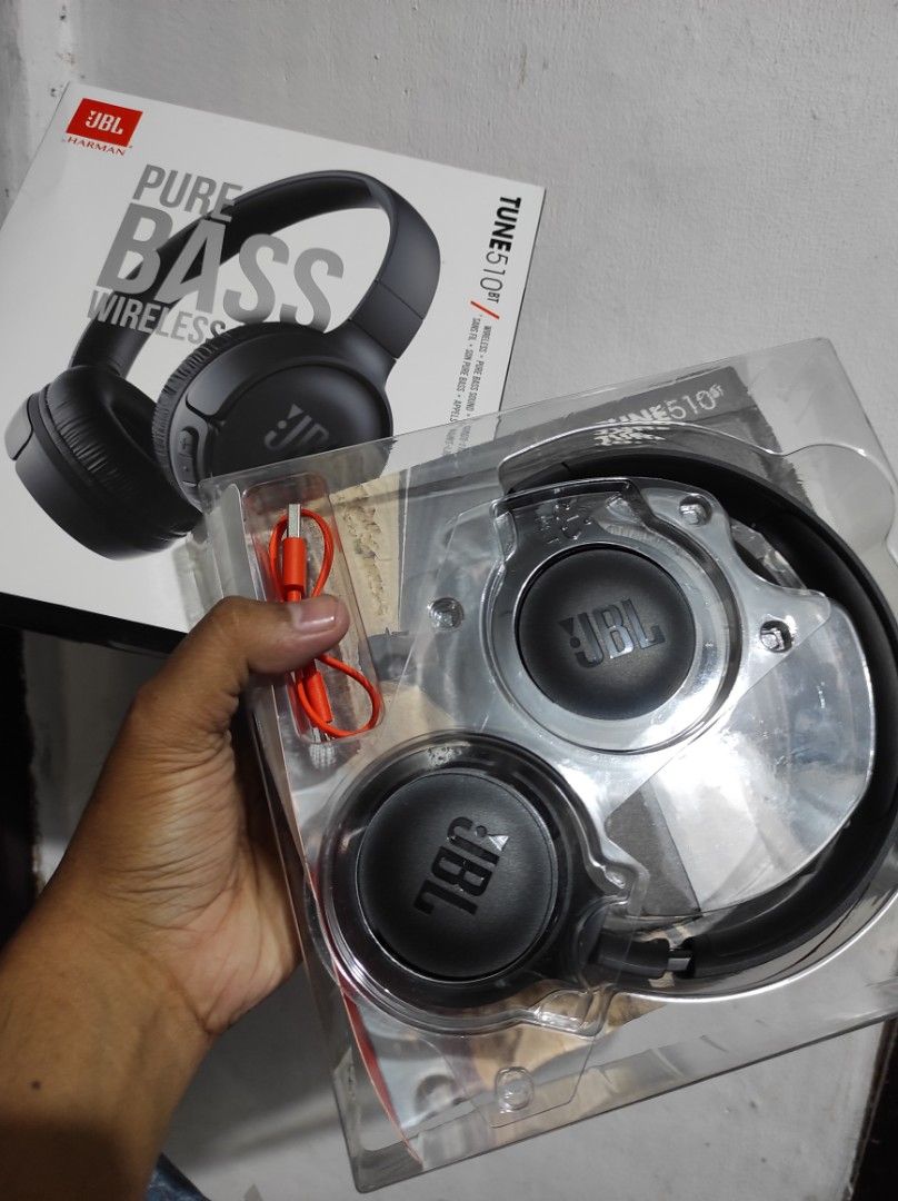 brand new JBL TUNE510BT (Category: Headphones & Headsets) located in Pasig City. Submitted by moansterpick_thriftshop (Listing ID 1296957600, Image 2). Description: For sale brand new JBL TUNE510BT rfs: WALANG TIME MAKINIG SA MGA KA SHITTAN! And broke asfck. Never been use inopen lang for checking and pics purposes original price 5k+ for sale 3,500 only.