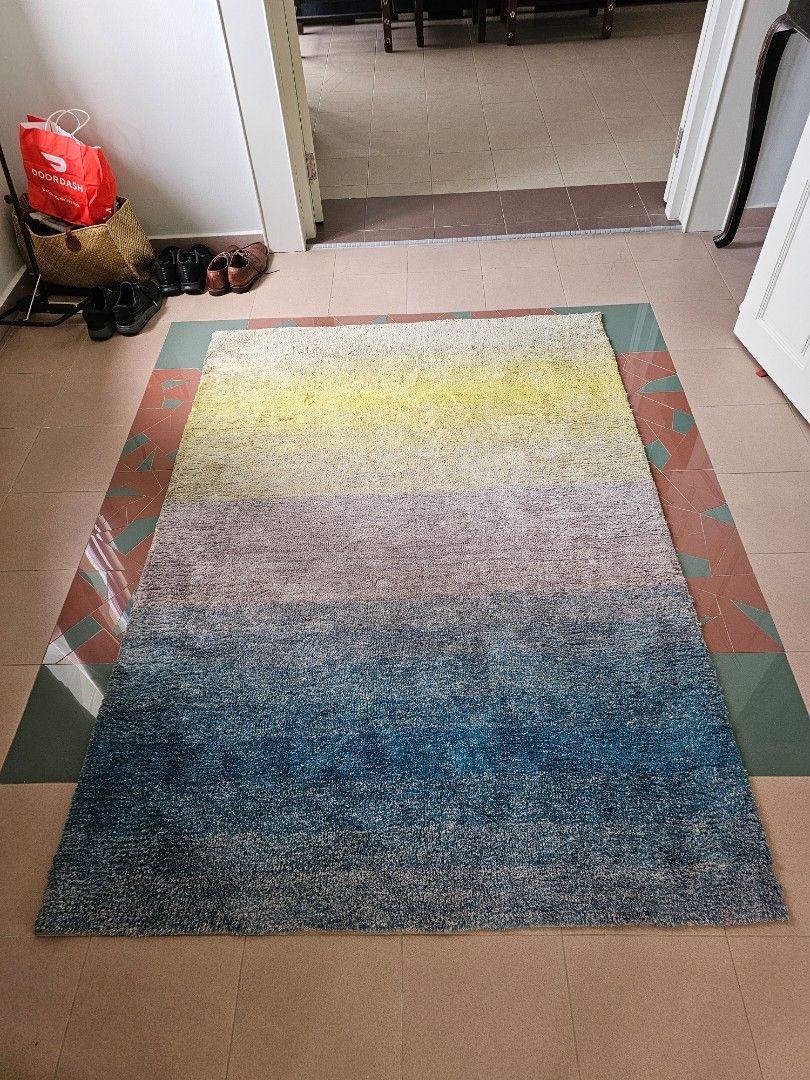 Carpet (Category: Carpets, Mats & Flooring) located in Kuala Lumpur. Submitted by wxd709 (Listing ID 1296940613, Image 3). Description: Approx. dimensions: Length 195cm Width 140cm.
