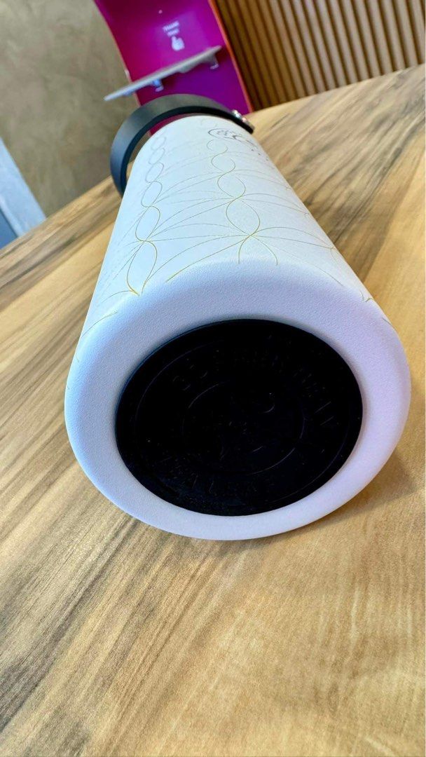 Coffee Bean & Tea leaf (Category: Water Bottles & Tumblers) located in Manila. Submitted by timothy_28 (Listing ID 1297015977, Image 2). Description: Coffee Bean & Tea leaf Limited Edition Tumbler *Starlight - 799 *Day Dream - 799 *Gold Rush - 799 Brandnew w/ box .