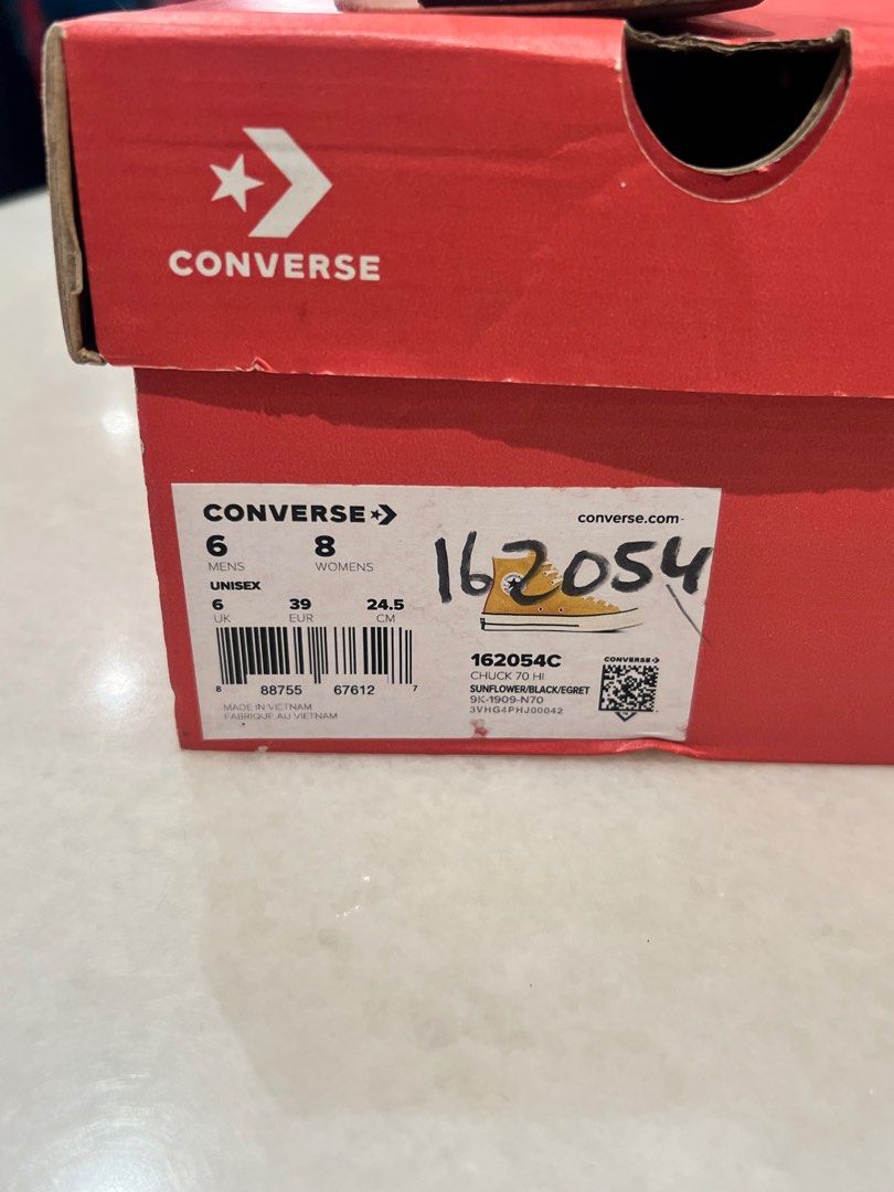 Converse (Category: Sneakers) located in Singapore. Submitted by sweetpie78 (Listing ID 1296945580, Image 3). Description: Brand New! Never use before.