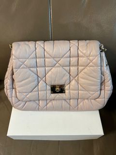 （分類：）位於 。 由 jesschow 提交（商品編號 1296936289，圖片 1）。簡介： 。