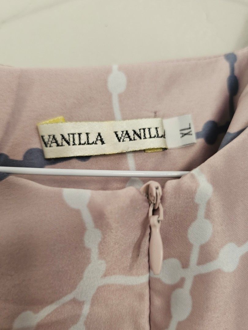 Dress vanilla hijab, Fesyen Wanita, Muslim Fashion, Gaun di Carousell