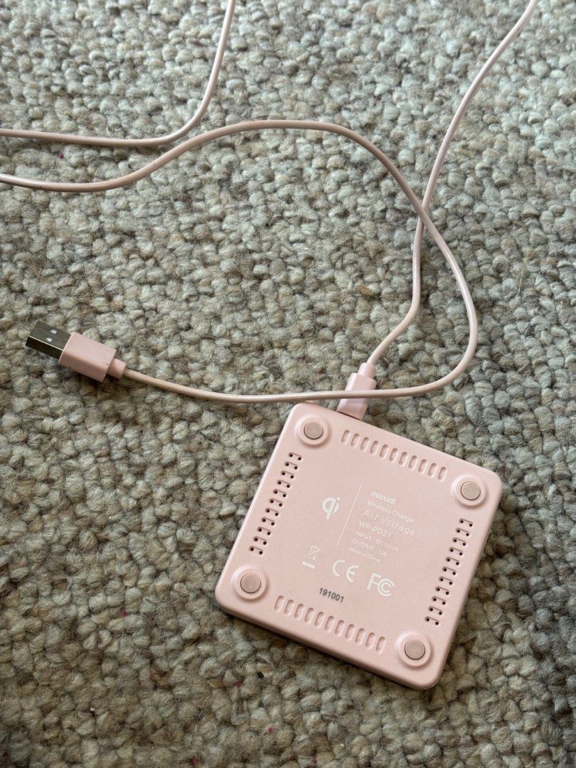 Elecom Maxwell Wireless Charger Pink from Japan (Category: Chargers) located in Quezon City. Submitted by oohsonice (Listing ID 1296941039, Image 3). Description: Bought at BicCamera Tokyo Elecom brand Place phone on top for charging but it will not be magsafe Cute for minimalist setup desks as the color pink has a nice touch.