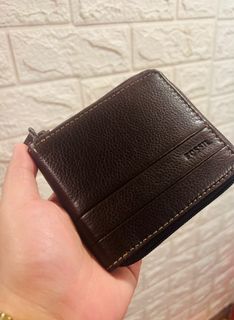 Fossil leather wallet newly arrived again