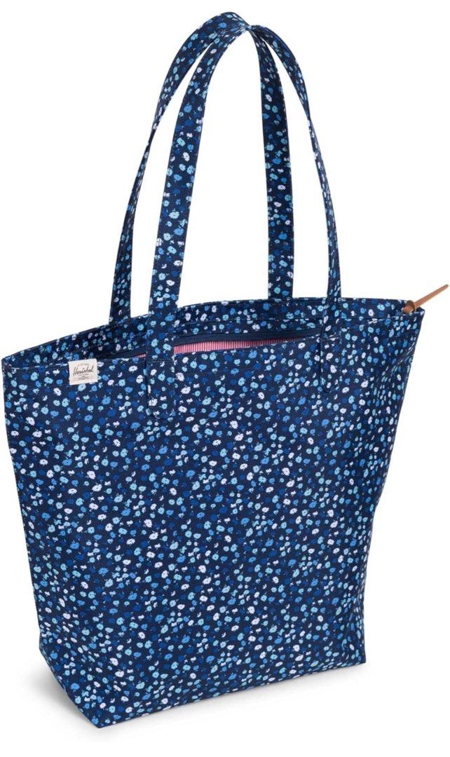 Original Herschel Tote Bag (Category: Tote Bags) located in San Pedro. Submitted by matchedco (Listing ID 1296935270, Image 1). Description: Na stock lang, di masyado nagamit. Original.