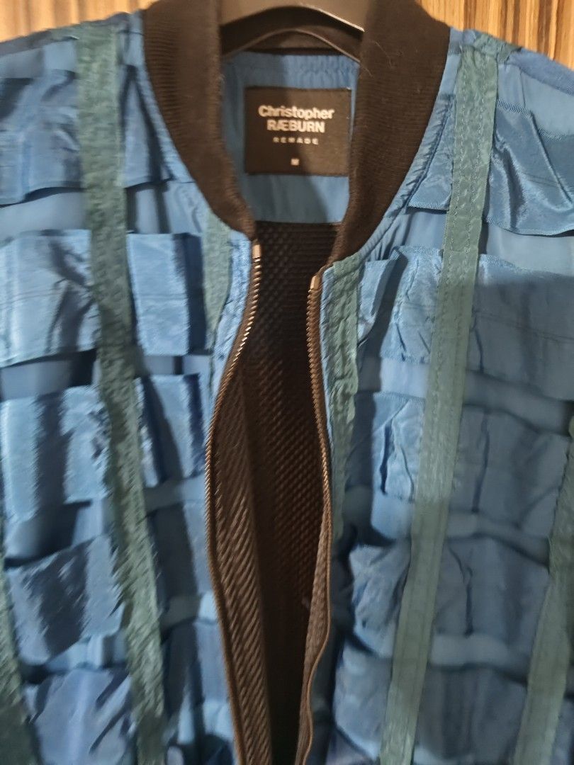 Jacket (Category: Coats, Jackets and Outerwear) located in Singapore. Submitted by sunflower1972 (Listing ID 1297044409, Image 3). Description: .