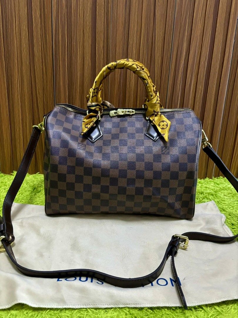 Lv Damier 35 cm (Category: Luxury Bags & Wallets) located in Cebu City. Submitted by day.98 (Listing ID 1297009646, Image 1). Description: selected from japan surplus genuine leather coded speedy 35 no flaws.