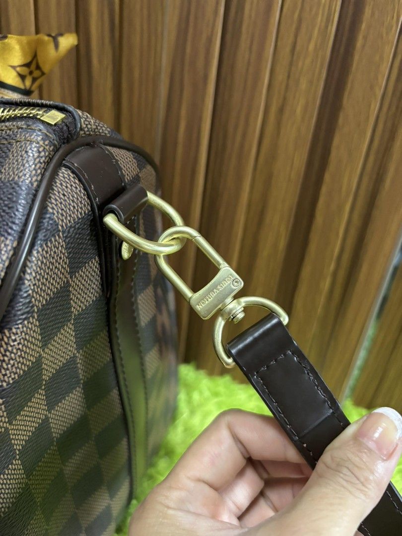 Lv Damier 35 cm (Category: Luxury Bags & Wallets) located in Cebu City. Submitted by day.98 (Listing ID 1297009646, Image 3). Description: selected from japan surplus genuine leather coded speedy 35 no flaws.