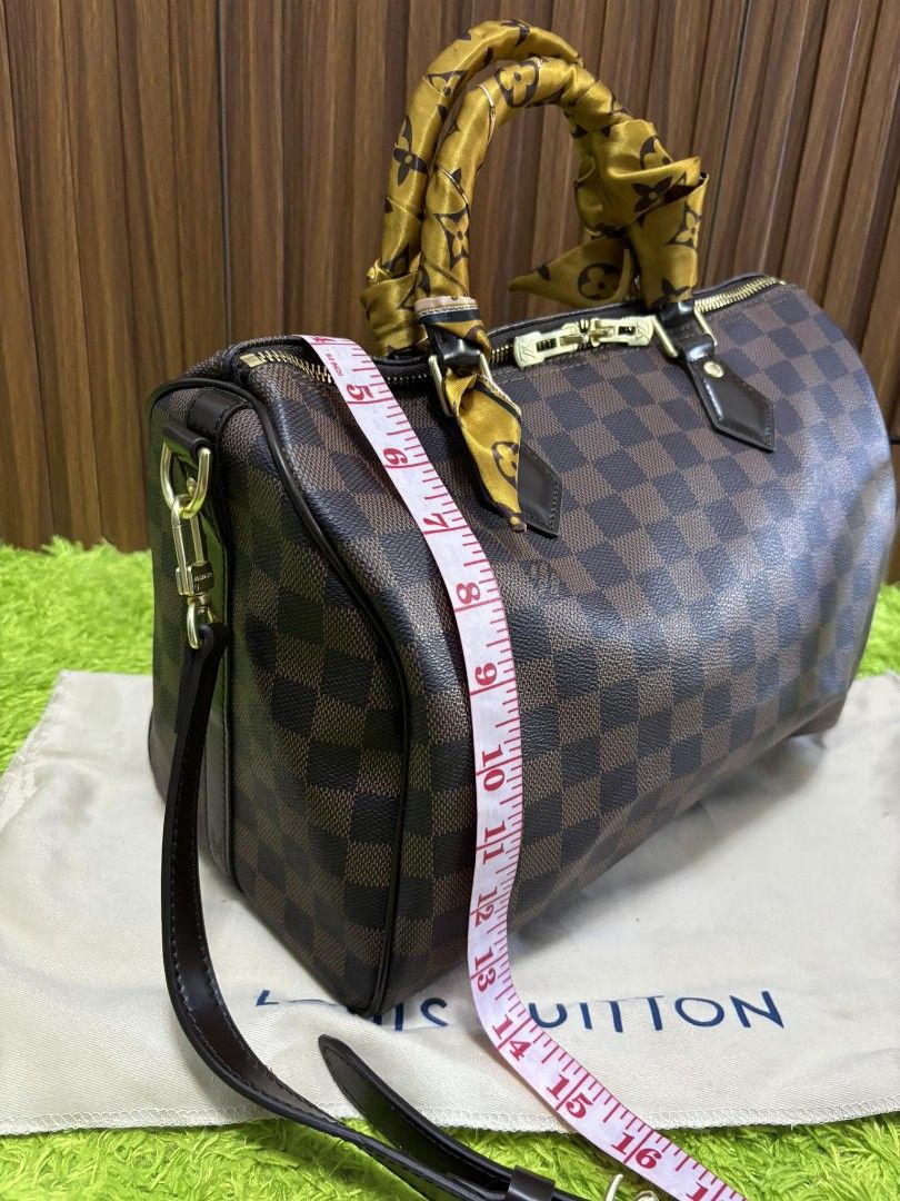 Lv Damier 35 cm (Category: Luxury Bags & Wallets) located in Cebu City. Submitted by day.98 (Listing ID 1297009646, Image 2). Description: selected from japan surplus genuine leather coded speedy 35 no flaws.