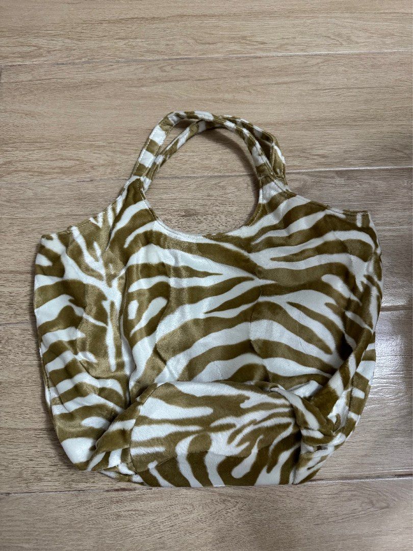 Kara Kidman 長頸鹿紋實用袋/Giraffe pattern bag, 女裝, 手袋及銀包