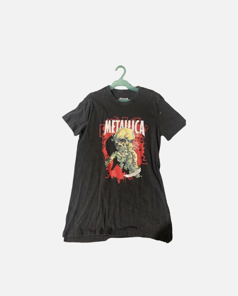 Metallica tee (Category: Shirts) located in Mandaluyong City. Submitted by declutts (Listing ID 1296910806, Image 1). Description: large thrifted Good condition.