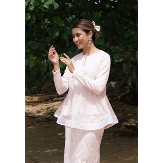 (Category: ) located in . Submitted by fullwardrobe94 (Listing ID 1296963772, Image 1). Description: .