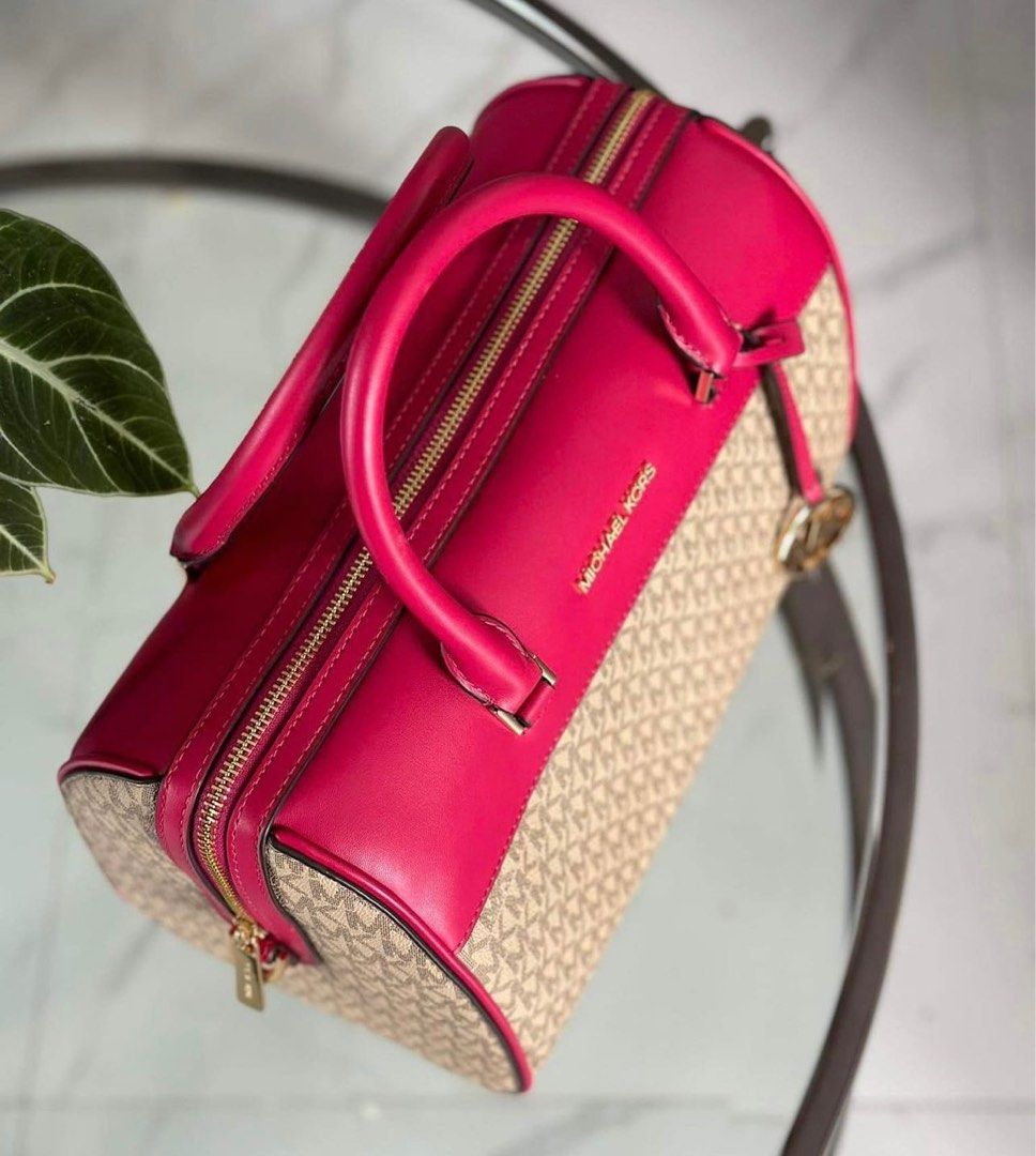 Mk Large Duffle (Category: Luxury Bags & Wallets) located in San Fernando. Submitted by ymnej1201 (Listing ID 1297003900, Image 2). Description: Too big for me.