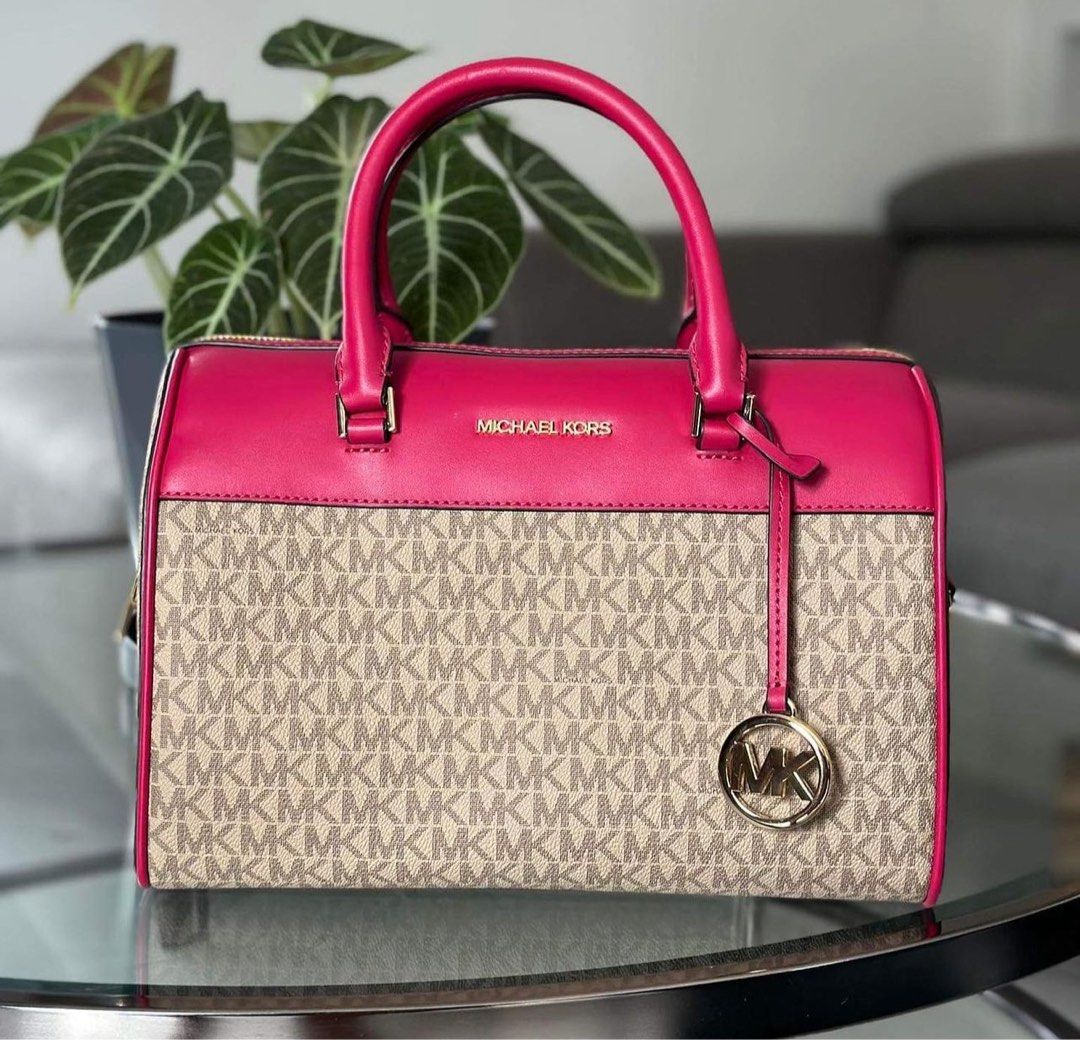 Mk Large Duffle (Category: Luxury Bags & Wallets) located in San Fernando. Submitted by ymnej1201 (Listing ID 1297003900, Image 1). Description: Too big for me.