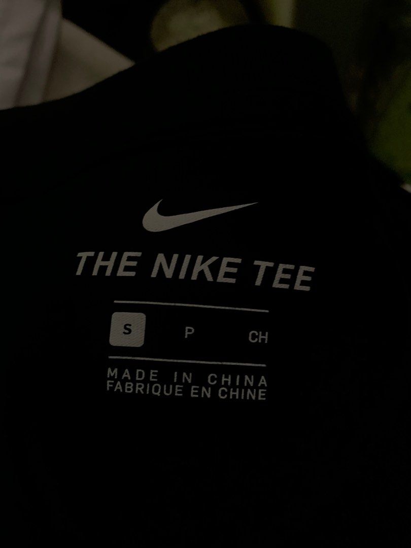 Nike Side Tape Swoosh Tee (Category: Tshirts & Polo Shirts ) located in Cavite. Submitted by mcgars (Listing ID 1297031477, Image 2). Description: Excellent condition 18x26 No issue Small on tag but Medium fit Steal na Steal to mga bro.