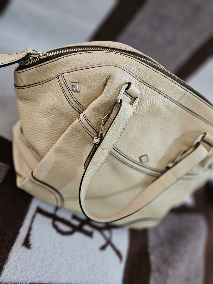 ORIGINAL MCM BAG (Category: Luxury Bags & Wallets) located in Rizal. Submitted by missytin (Listing ID 1296909190, Image 2). Description: Original AUTHENTIC MCM BAG with pen marks thus selling low. last price posted, will give discount for multiple purchase in single transaction. Shipping via LALAMOVE OR LBC only. Gcash payment..