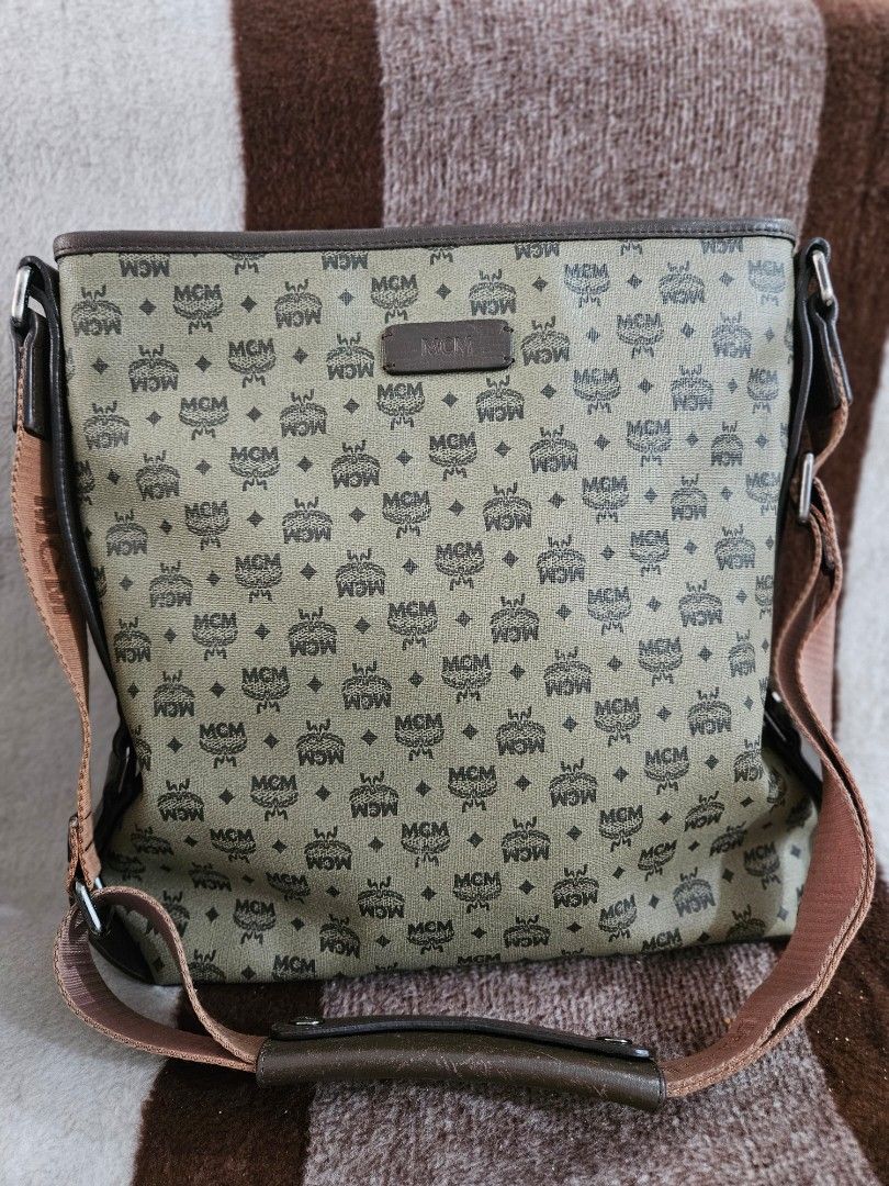 ORIGINAL MCM MENS SLING BAG (Category: Luxury Bags & Wallets) located in Rizal. Submitted by missytin (Listing ID 1296914361, Image 1). Description: SUPER NICE ORIGINAL MCM MENS SLING LAST PRICE POSTED LBC OR LALAMOVE ONLY GCASH PAYMENT.