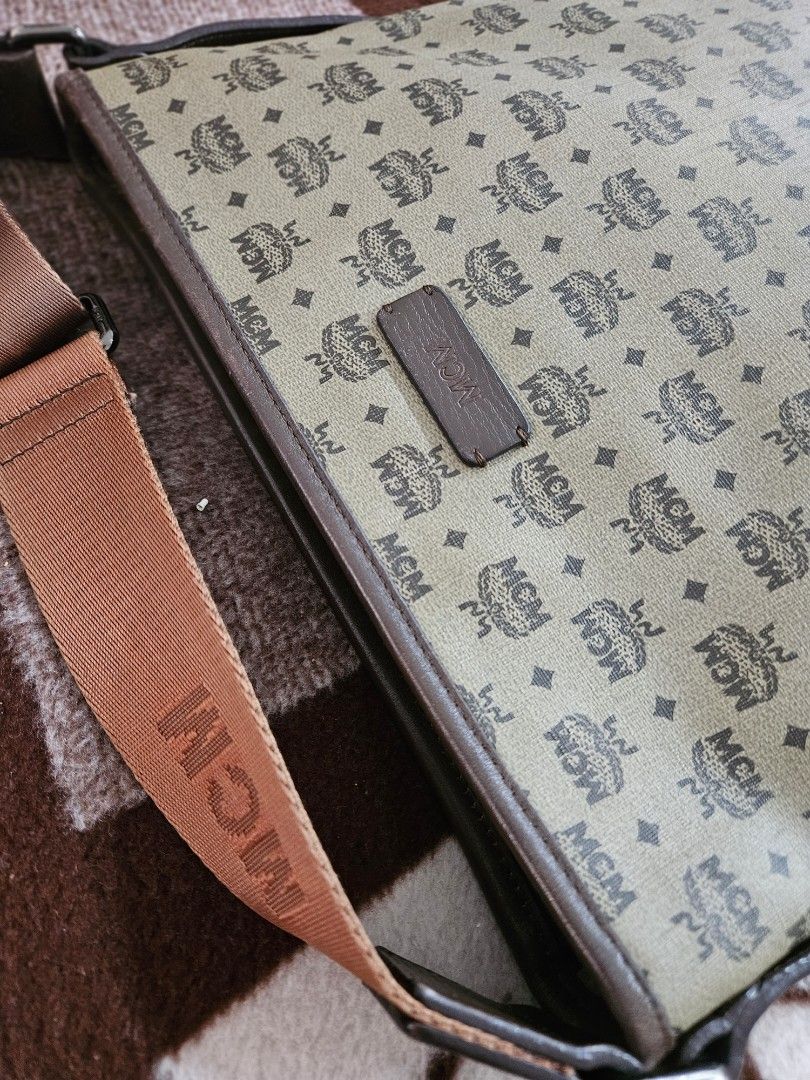 ORIGINAL MCM MENS SLING BAG (Category: Luxury Bags & Wallets) located in Rizal. Submitted by missytin (Listing ID 1296914361, Image 3). Description: SUPER NICE ORIGINAL MCM MENS SLING LAST PRICE POSTED LBC OR LALAMOVE ONLY GCASH PAYMENT.