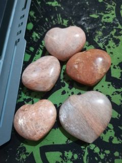 PEACH MOONSTONE HEART CARVED
