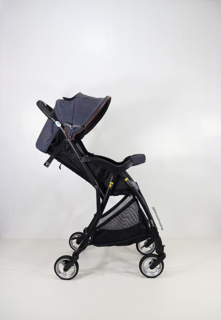 Pigeon Bingle Basis Lightweight Stroller (Category: Strollers) located in Valenzuela. Submitted by jgalano1 (Listing ID 1296980731, Image 3). Description: Stroller (SALE AT ₱2,480.00) Brand: Pigeon Bingle Basis Condition: Used from Japan, in good condition with few scratches and some signs of usage. Age Recommendation: 7 months up to 3 years old. Maximum weight capacity is up 15 kgs. Features: -Semi recline -Lightweight at 4kg. -High seat -One-ha