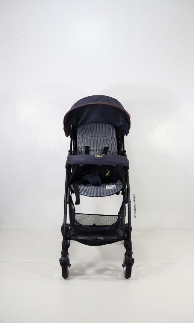 Pigeon Bingle Basis Lightweight Stroller (Category: Strollers) located in Valenzuela. Submitted by jgalano1 (Listing ID 1296980731, Image 1). Description: Stroller (SALE AT ₱2,480.00) Brand: Pigeon Bingle Basis Condition: Used from Japan, in good condition with few scratches and some signs of usage. Age Recommendation: 7 months up to 3 years old. Maximum weight capacity is up 15 kgs. Features: -Semi recline -Lightweight at 4kg. -High seat -One-ha