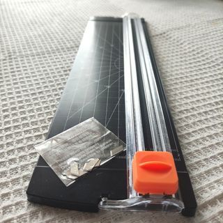 Portable Paper Trimmer with 6 Free Blade