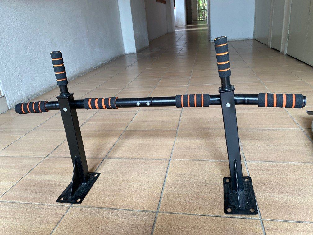 Pull up bar wall mounted