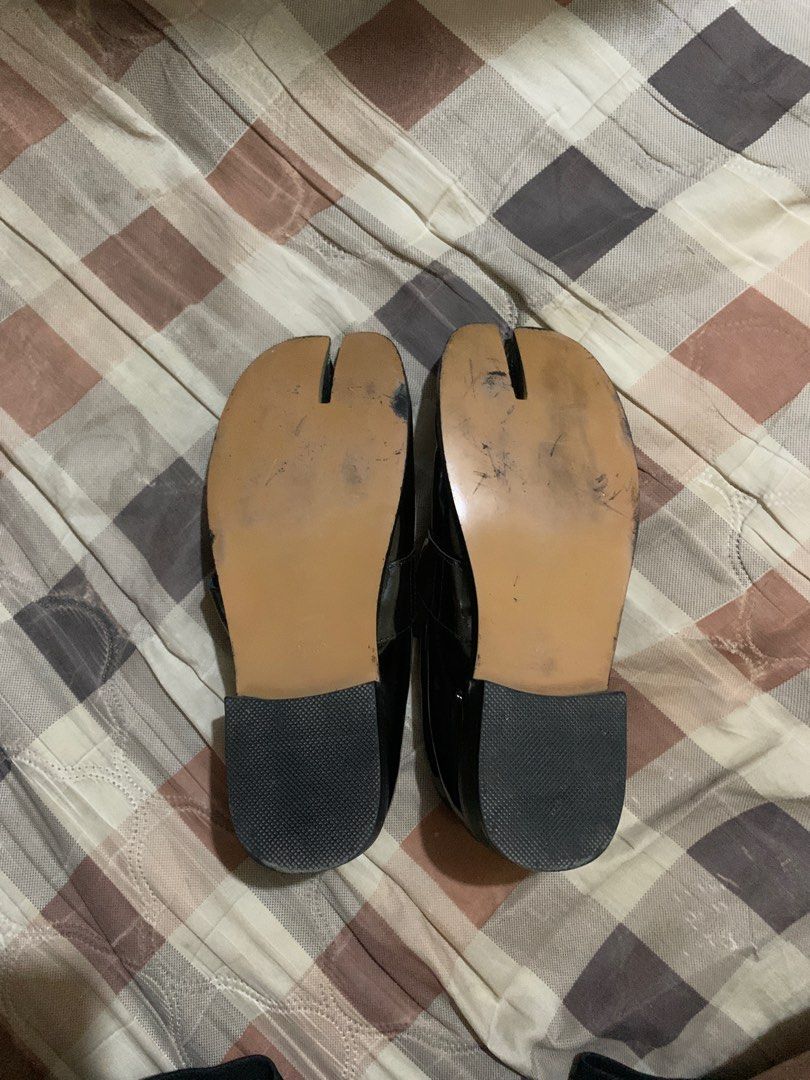 Tabi Loafers Alternatives (Category: Loafers) located in Iligan City. Submitted by badboibez (Listing ID 1297052794, Image 3). Description: Tabi Loafer Alternatives 23cm / US Women’s 6 or 6.5 / EU 37 / UK 4 Condition: 9/10 - Minor scratches on the sole as seen in the pictures Reason for Selling: Wrong Size MOP: GCash + shipping fee *Seller must shoulder shipping fee* *FIXED PRICE*.