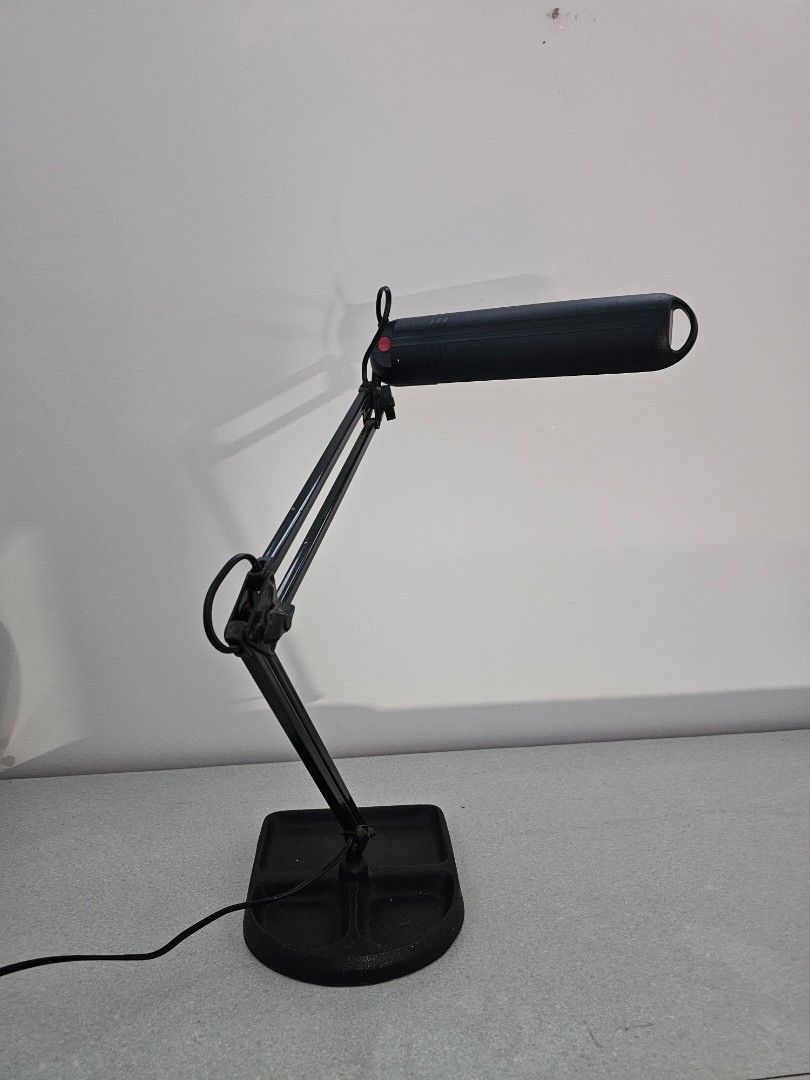 Table lamp (Category: Lighting) located in Kuala Lumpur. Submitted by wxd709 (Listing ID 1296944089, Image 2). Description: .