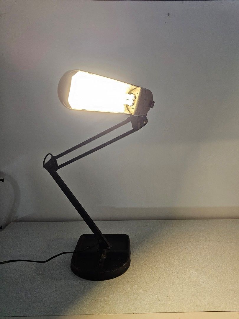 Table lamp (Category: Lighting) located in Kuala Lumpur. Submitted by wxd709 (Listing ID 1296944089, Image 3). Description: .