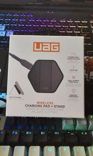 UAG Magsafe charger  with stand and cable