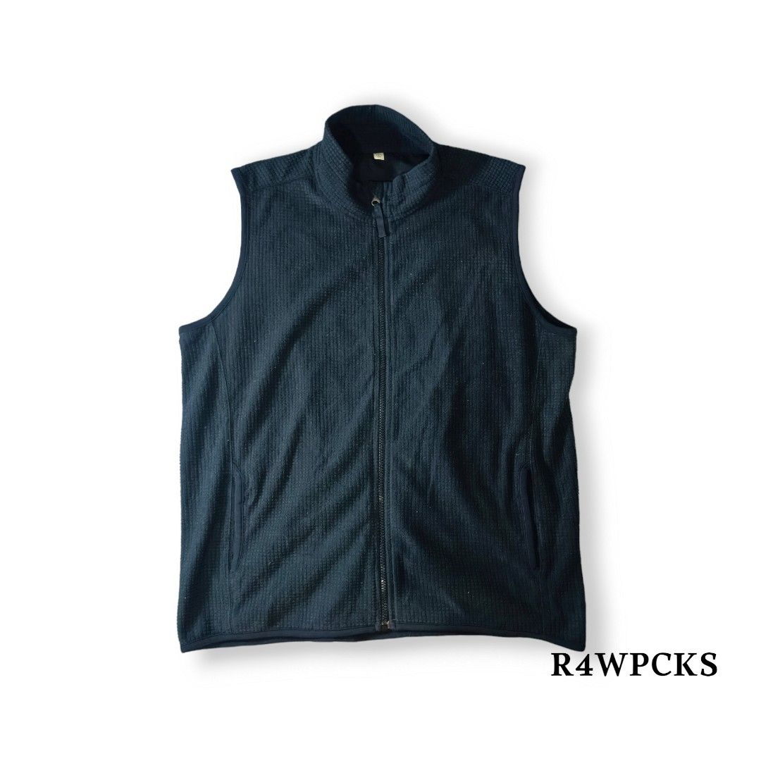 UNIQLO WAFFLE TEXTURED CHALECO VEST (Category: Vests) located in San Mateo. Submitted by r4wpcks (Listing ID 1297027366, Image 1). Description: Size on Tag: L Best Fit: L - XL Width: 22.5 inches Length: 27 inches Condition: 8.5/10 Color Rate: 9/10 Issue: None.