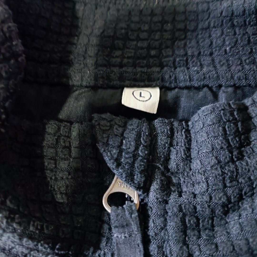 UNIQLO WAFFLE TEXTURED CHALECO VEST (Category: Vests) located in San Mateo. Submitted by r4wpcks (Listing ID 1297027366, Image 3). Description: Size on Tag: L Best Fit: L - XL Width: 22.5 inches Length: 27 inches Condition: 8.5/10 Color Rate: 9/10 Issue: None.