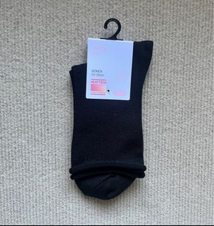 Uniqlo WOMEN Heattech Socks 23-25cm