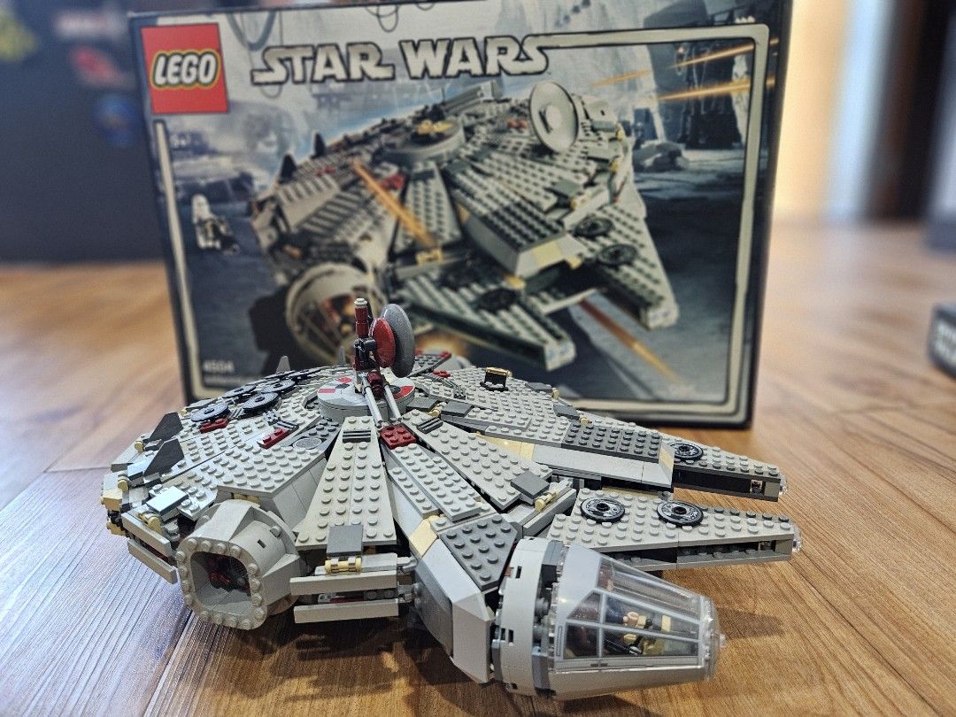 Lego 4505 millennium falcon hot sale