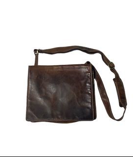 Visconti Messenger Leather Cross-Body Bags