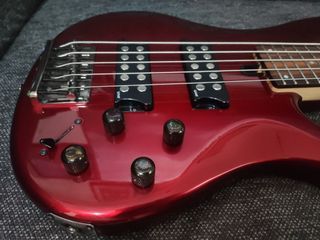 Yamaha 5 string  Bass Guitar TRBX305