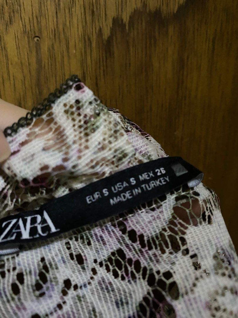 Zara Blouse (Category: Blouses) located in Quezon City. Submitted by _junooo (Listing ID 1296936587, Image 3). Description: Rfs - decluttering Used once S on tag but can fit to M frame.