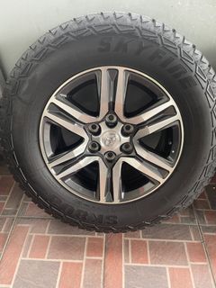 265 / 65 R17 Toyota Fortuner Mags and Tires