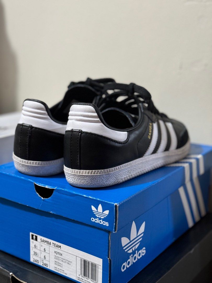 ADIDAS SAMBA TEAM (Category: Sneakers) located in Manila. Submitted by rox2345 (Listing ID 1297072413, Image 2). Description: Adidas Samba Team Juventus 6.5US/ 6UK BOUGHT IN BANGKOK RFS: Bought new Samba Loc: Parañaque.