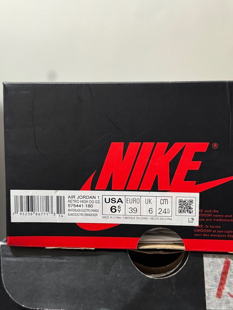 AIR JORDAN 1 “Electro Orange” 6.5Y (Category: Sneakers) located in Manila. Submitted by rox2345 (Listing ID 1296433083, Image 3). Description: Jordan 1 Electro Orange 6.5y or 8W Like new With free black and white laces RFS: Decluttering.